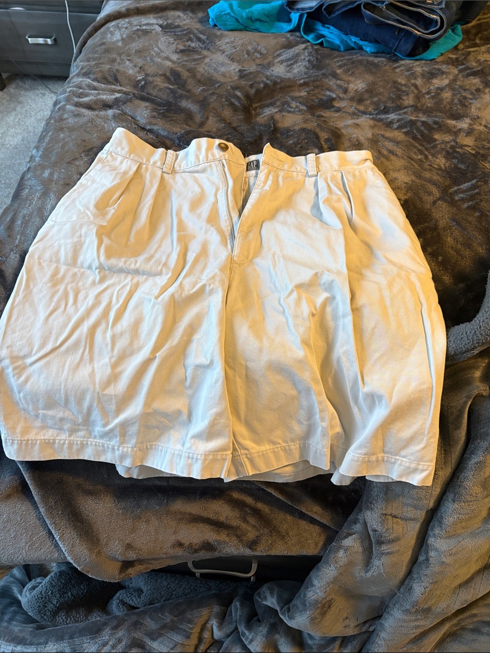 GAP Women's Khaki Cargo Shorts - Light Beige